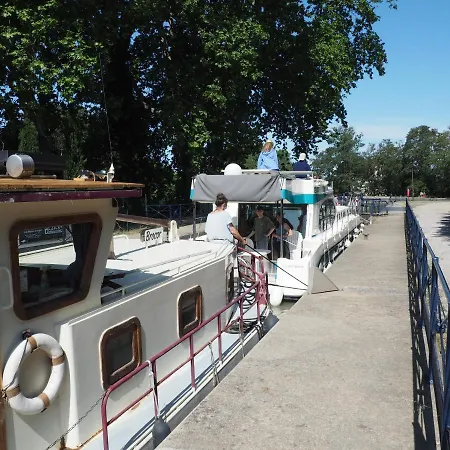 Botel Peniche Brocor Hebergement Avec Participation A La Navigation Sur Le Canal Du Midi